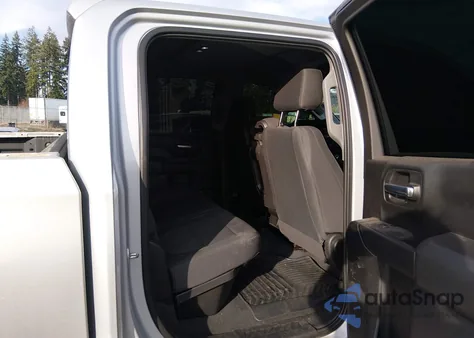 2020 Chevrolet Silverado 1500 Custom z USA, uszkodzony, nr VIN 1GCUYBEF0LZ249658